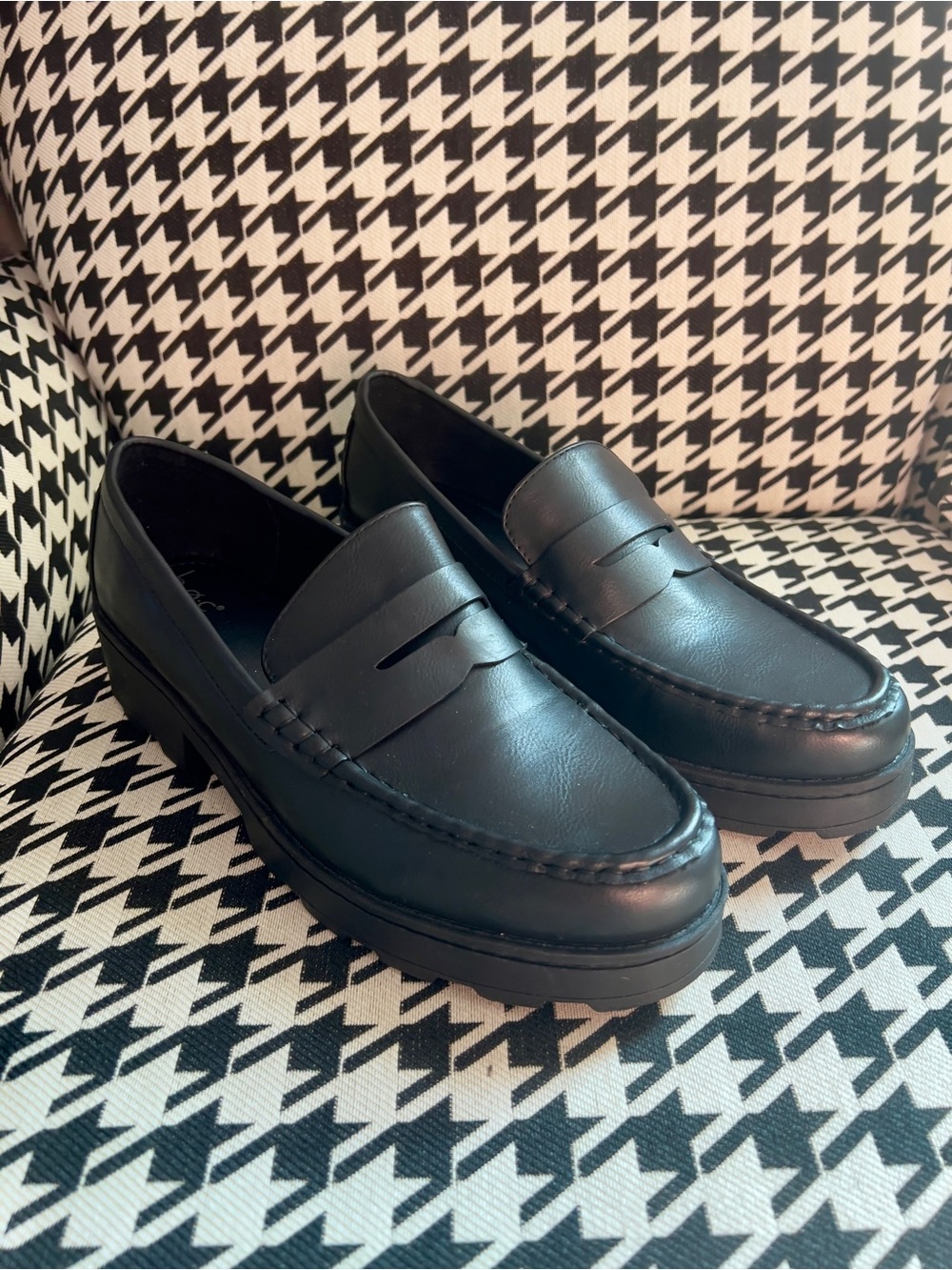 B.O.C. By BORN Cade Lug Sole Penny‎ Loafer in Black size 11